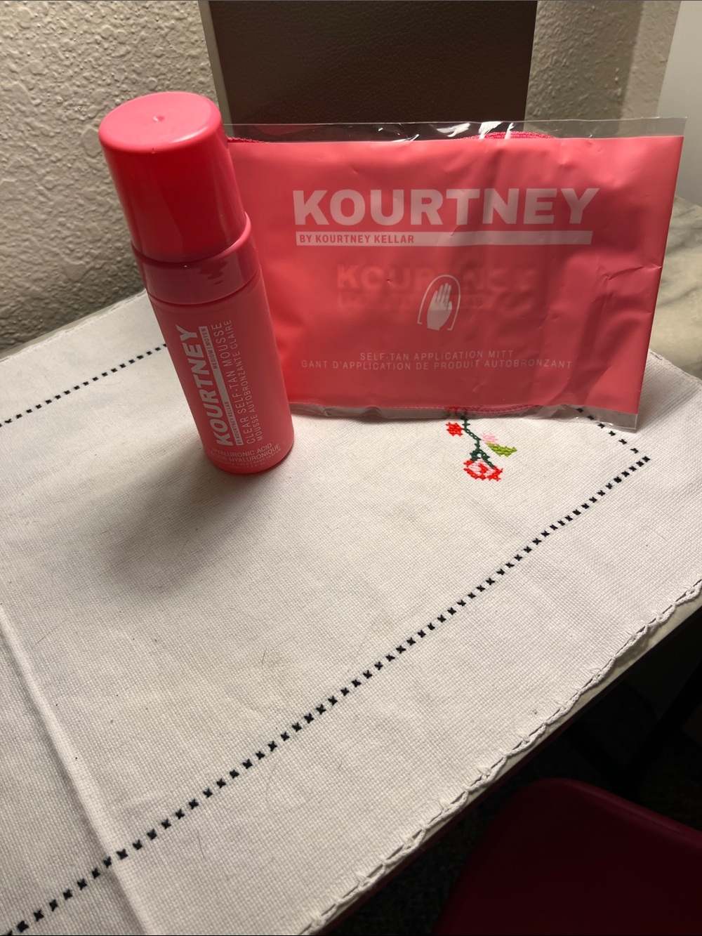 Kourtney By Kourtney Kellar Self-Tan Mousse and Application Mitt - Pink
